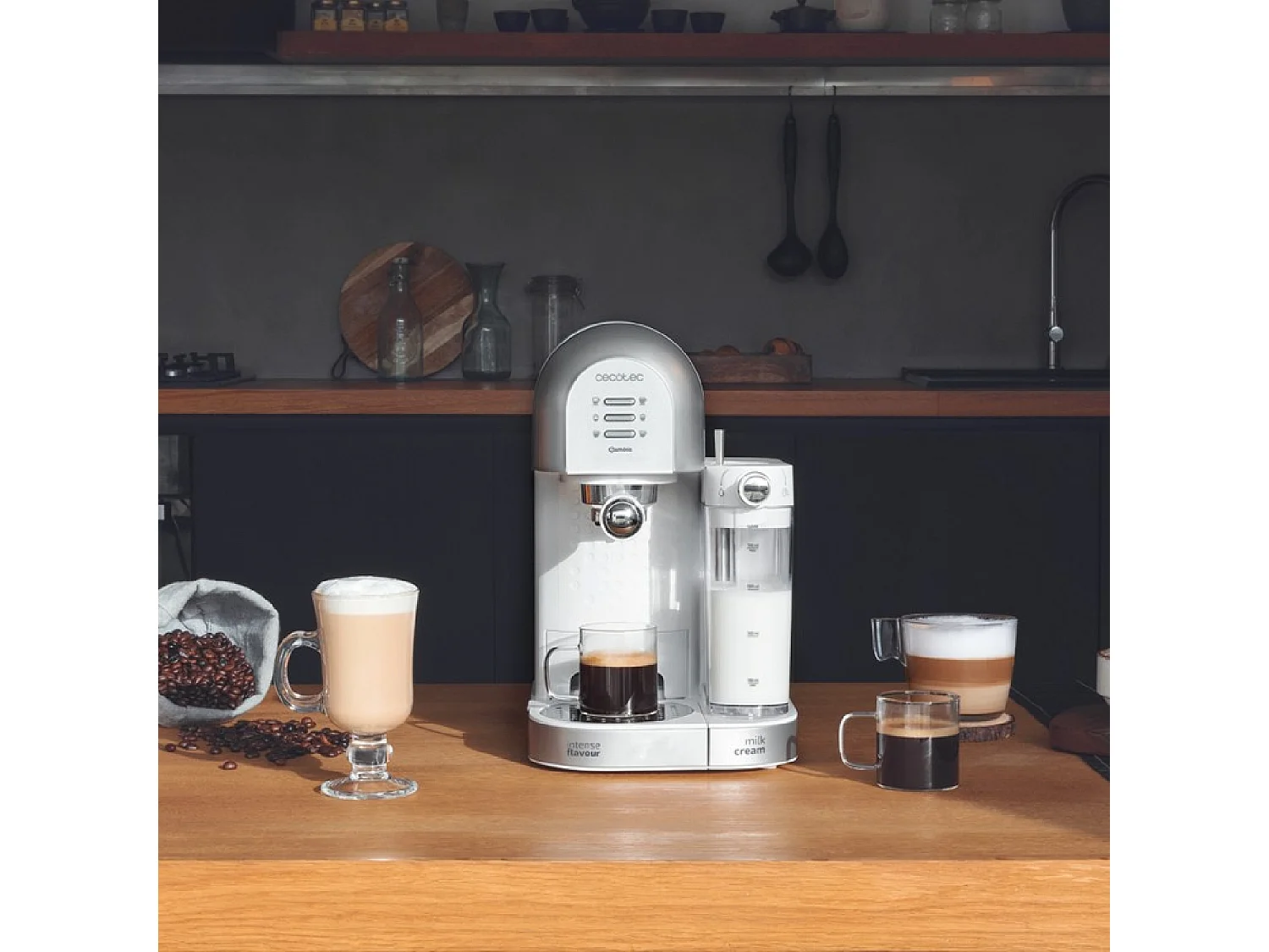 Cafetera Semiautomática Cumbia Power instant-CCNO 20 Chic blanca