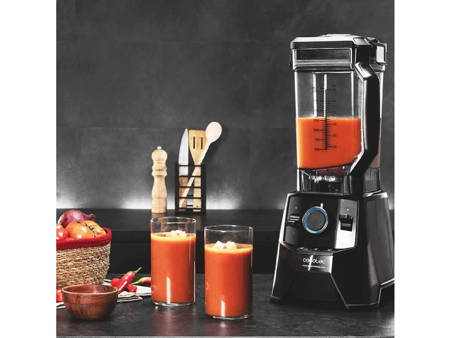 Cecotec Mixeur-blender Power Black Titanium 1000. 1000 W, Lame de 6 feuilles revêtues en titane noir, Bol en verre fondu d’1,5 L 2000 W, Nègre