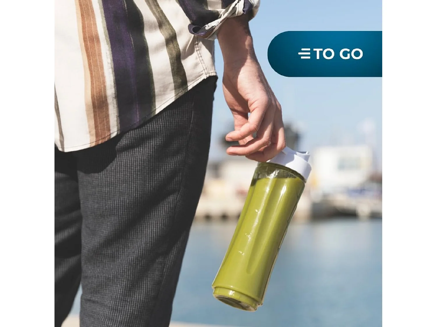 Cecotec Liquidificador de smoothies com copo portátil, 4 lâminas com revestimento de titânio preto e 500 W.