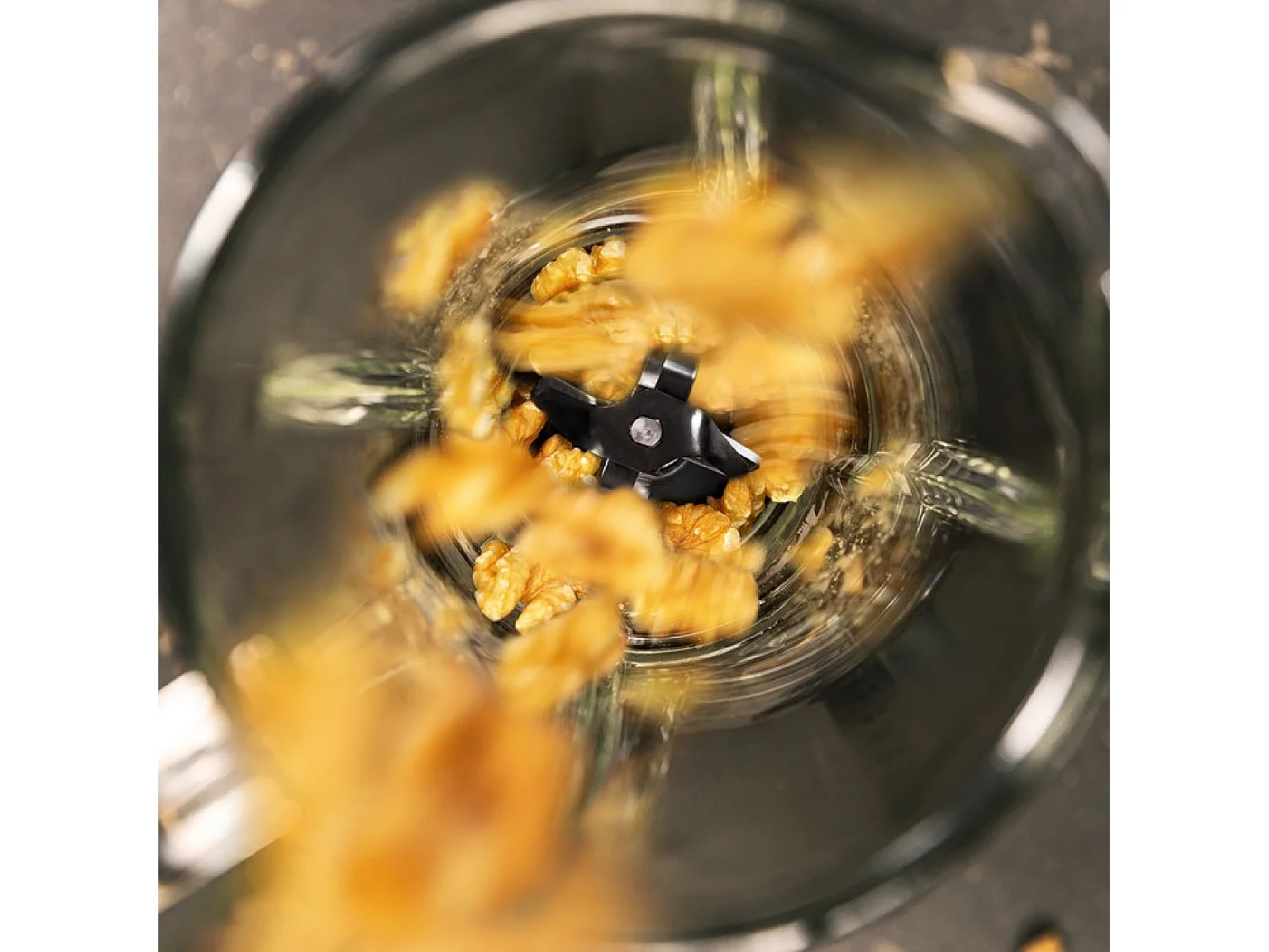 Cecotec Mixeur-blender Power Black Titanium 1800 Go de 1800 W, Noir. avec une lame de 6 feuilles revêtues en titane. Capacité de 1,8 L. 5 vitesses et vitesse turbo