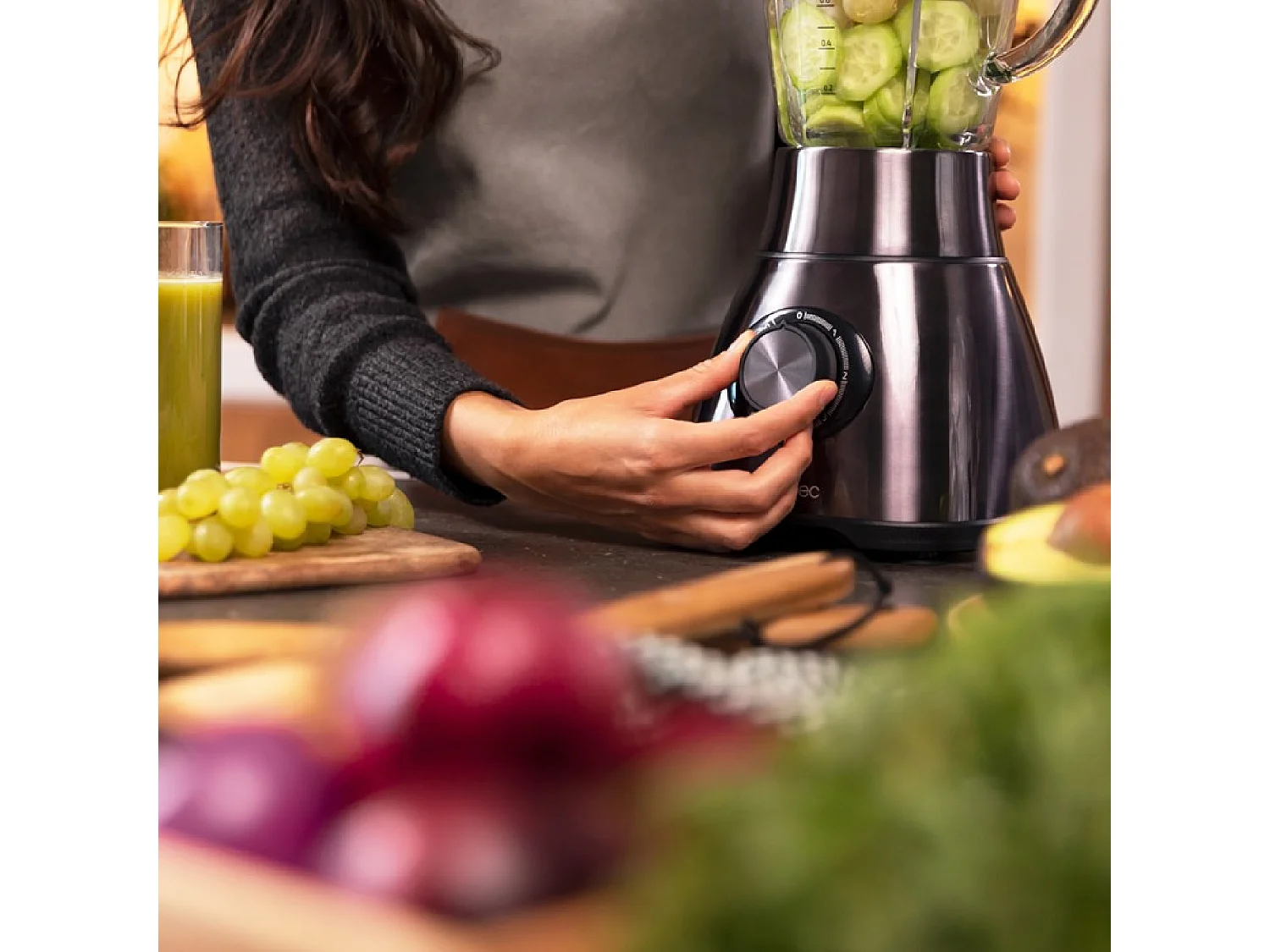 Cecotec Mixeur-blender Power Black Titanium 1800 Go de 1800 W, Noir. avec une lame de 6 feuilles revêtues en titane. Capacité de 1,8 L. 5 vitesses et vitesse turbo