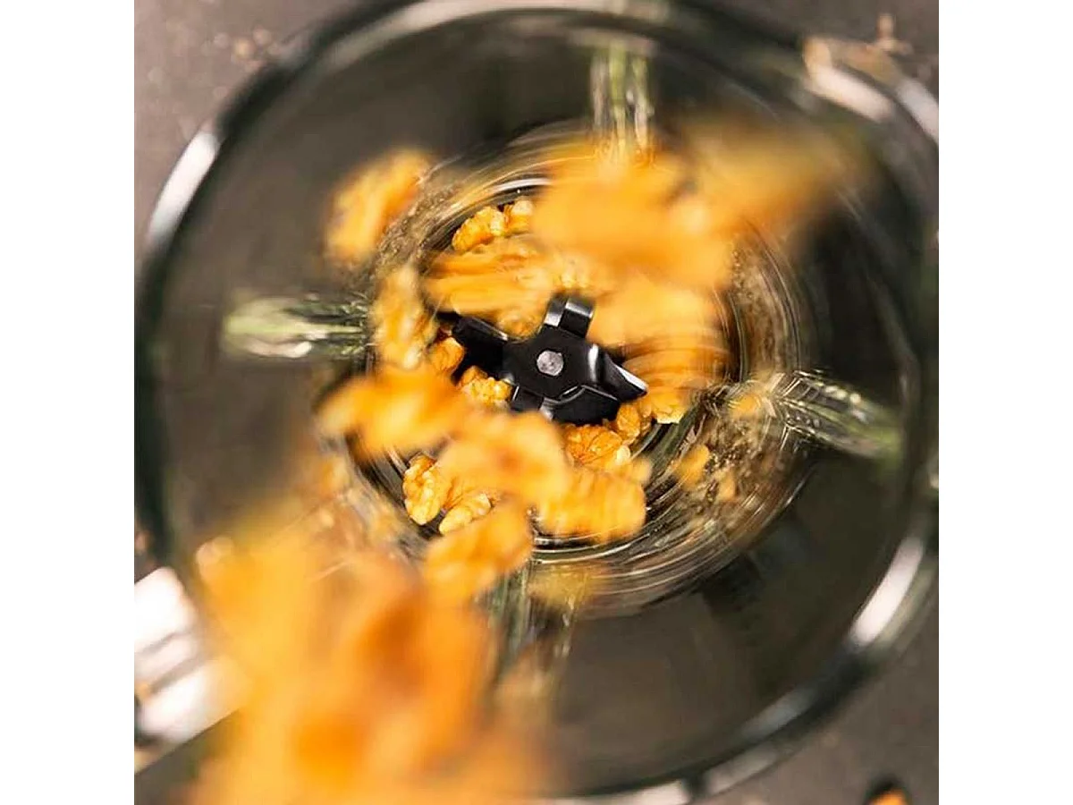 Cecotec Liquidificador americano de copo de 2500 W com lâmina de 6 folhas com revestimento de titânio preto, jarro termorresistente de 1,8 l e garrafa portátil.