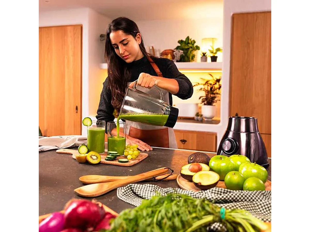 Cecotec Liquidificador americano de copo de 2500 W com lâmina de 6 folhas com revestimento de titânio preto, jarro termorresistente de 1,8 l e garrafa portátil.