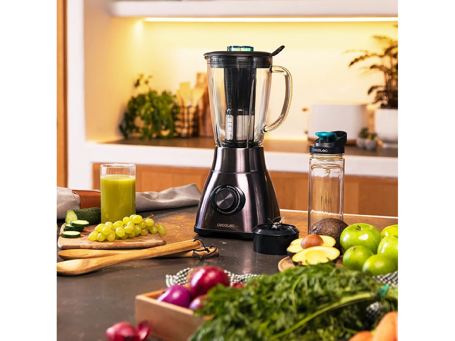 Cecotec Liquidificador americano de copo de 2500 W com lâmina de 6 folhas com revestimento de titânio preto, jarro termorresistente de 1,8 l e garrafa portátil.