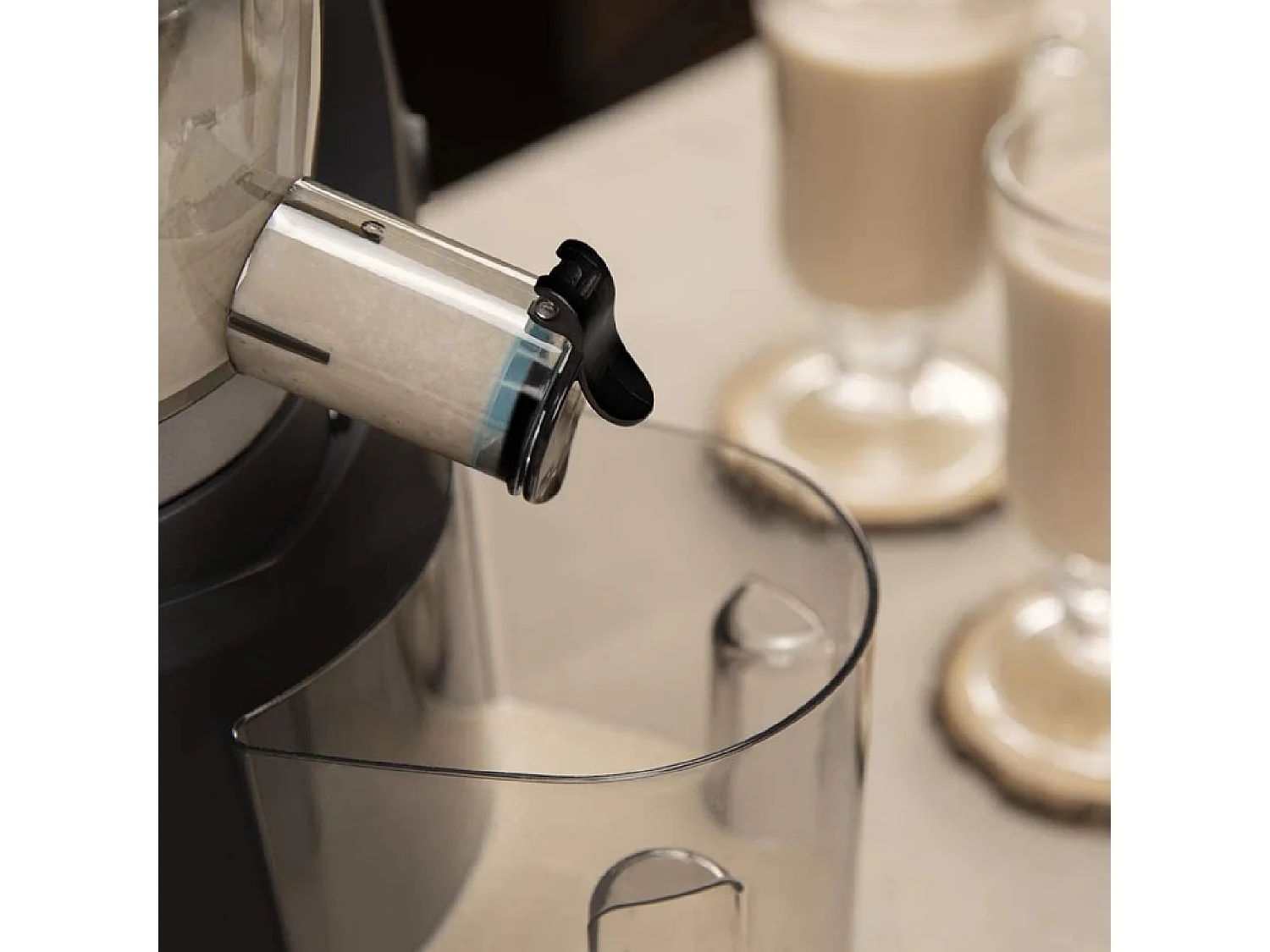 Cecotec Liquidificador de 200 W, filtro EasyClean de fácil limpeza e canal XL para fruta e legumes inteiros.