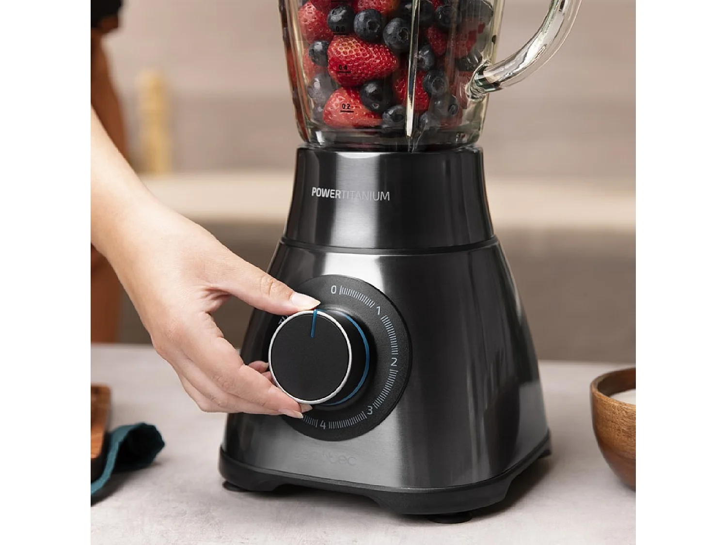 Cecotec Mixeur-blender Power Black Titanium 1000. 1000 W, Lame de 6 feuilles revêtues en titane noir, Bol en verre fondu d’1,5 L 1500 W, Nègre