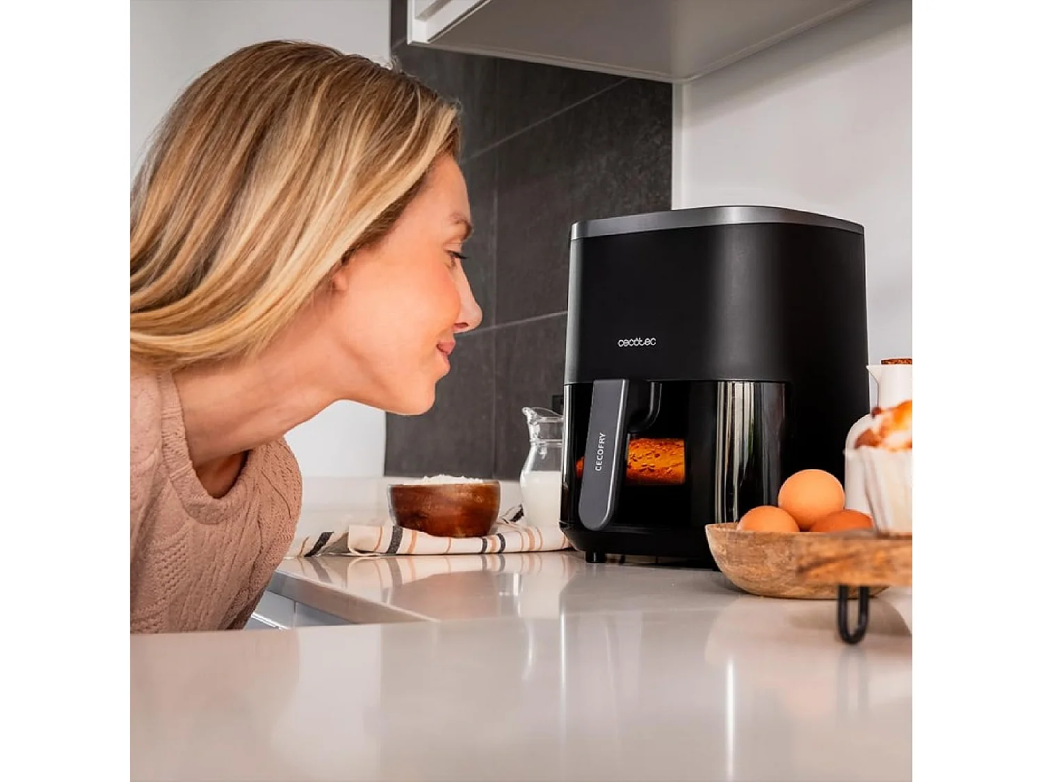 Cecotec Fritadeira dietética digital de 1400 W, 4 l de capacidade e janela de visualização para controlar as suas elaborações.