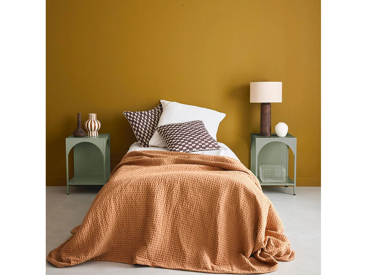 Set 2 comodini, tavolini industriali, verde chiaro