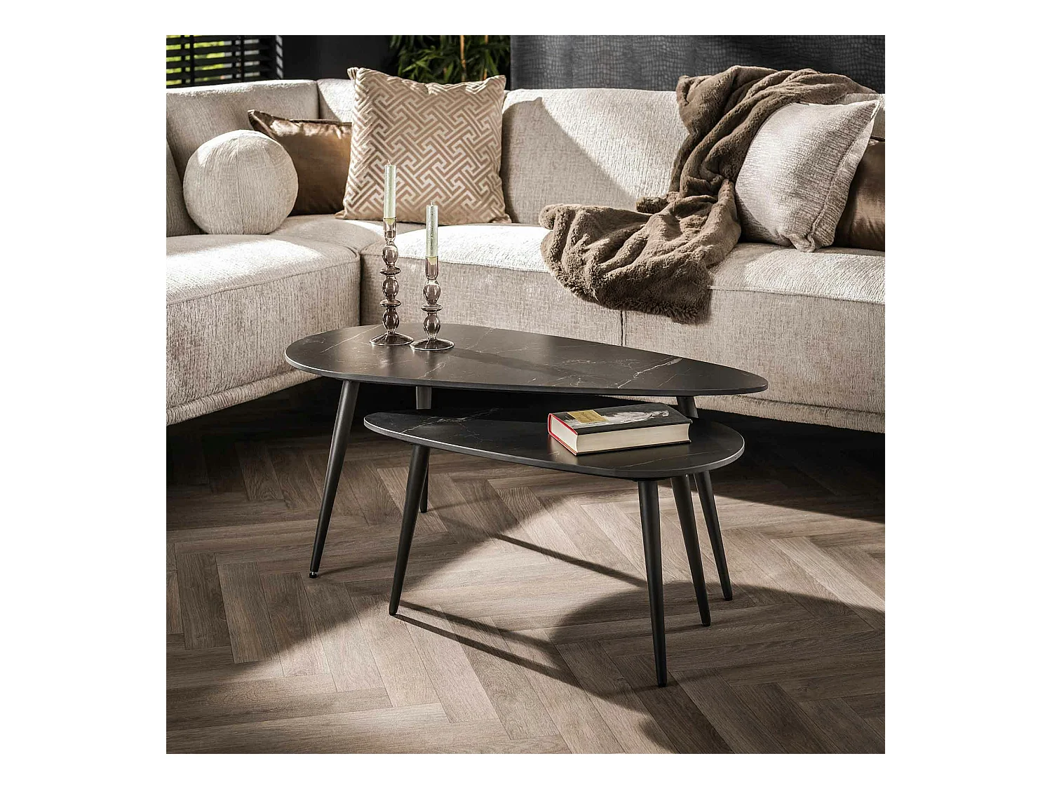 Table gigogne en céramique noire forme triangulaire (lot de 2) GALWAY