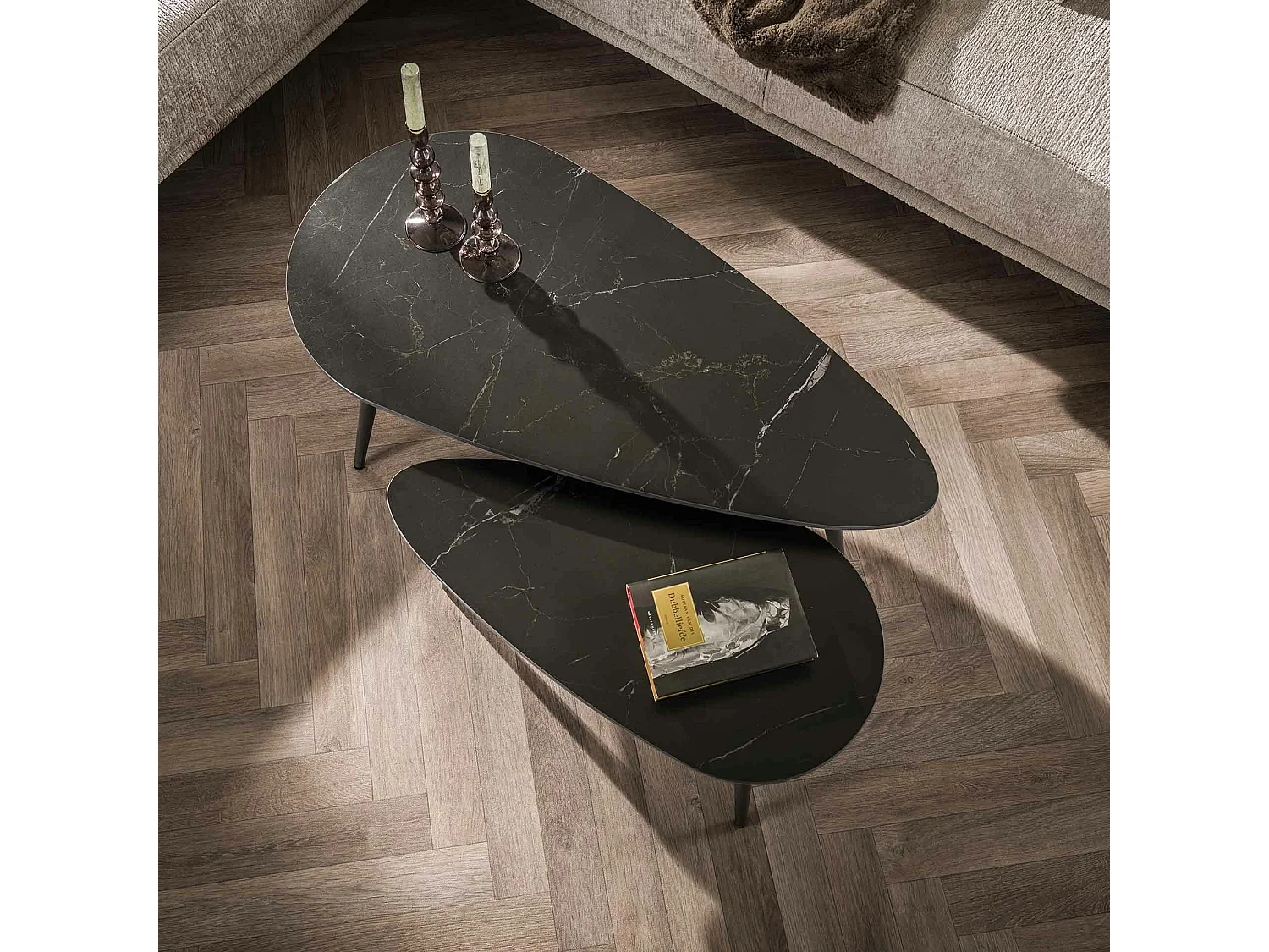 Table gigogne en céramique noire forme triangulaire (lot de 2) GALWAY