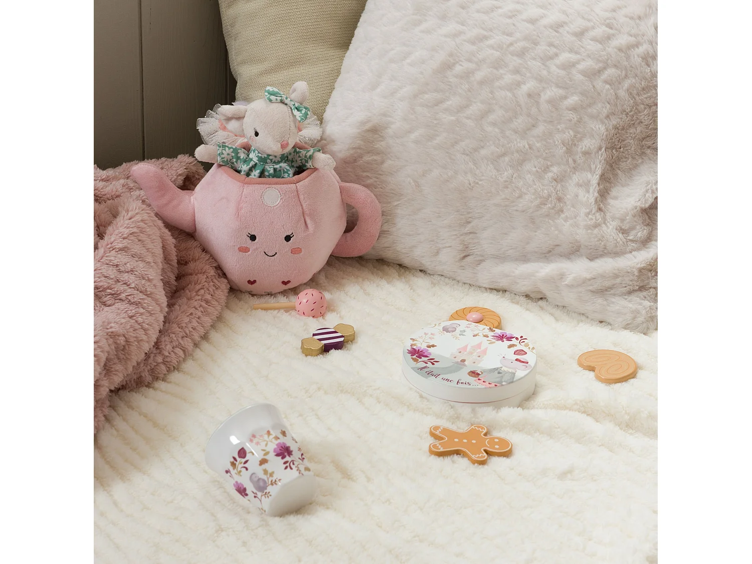 Peluche théière Mme. Potts rose 18x22x13cm