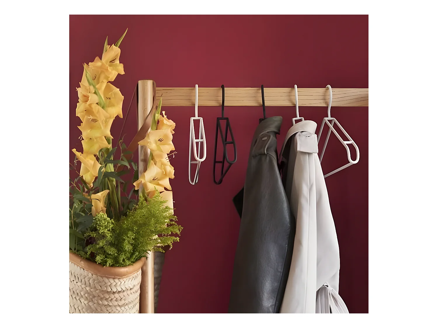 Portant scandinave en bois RALFO