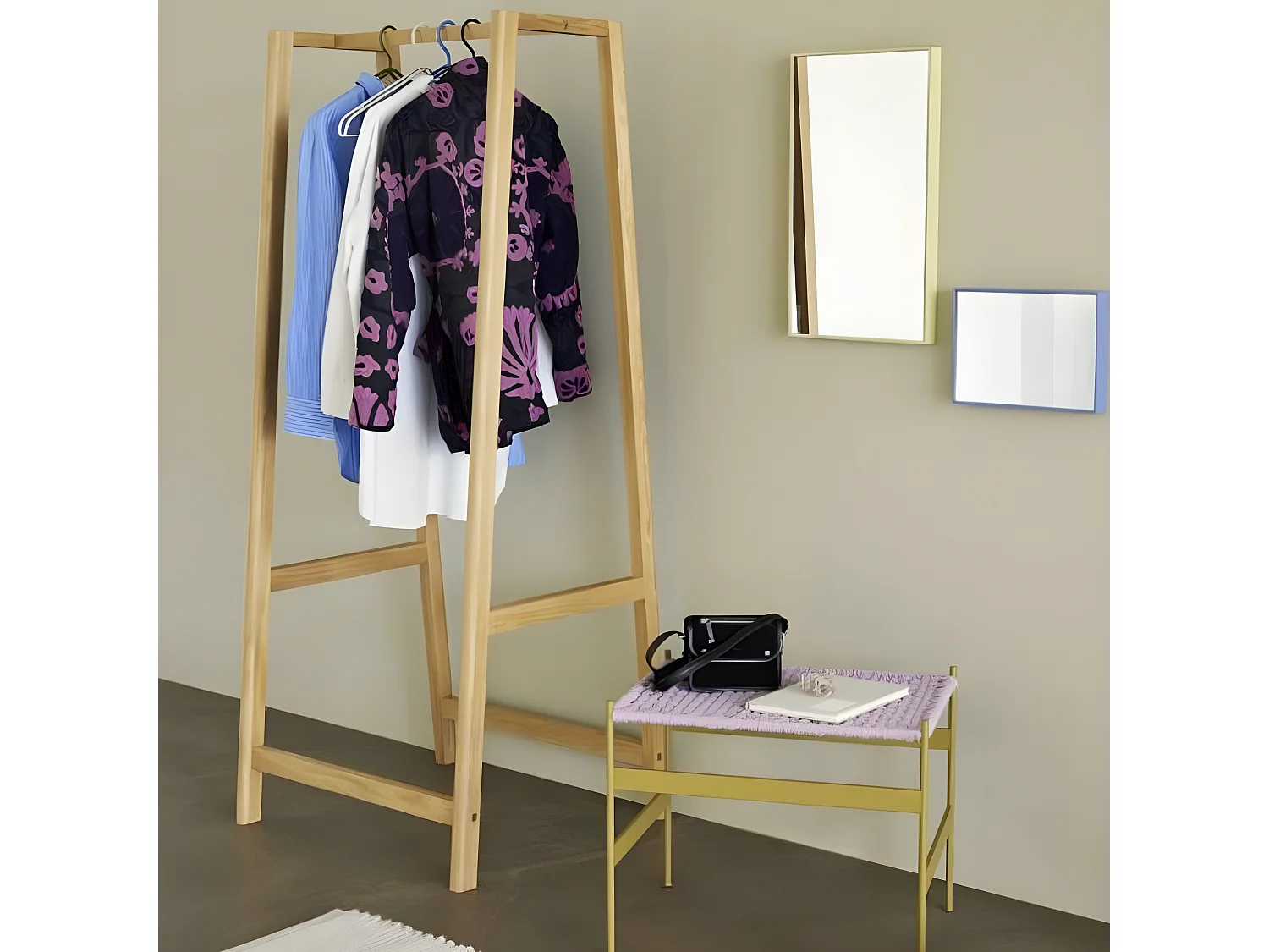 Portant scandinave en bois RALFO