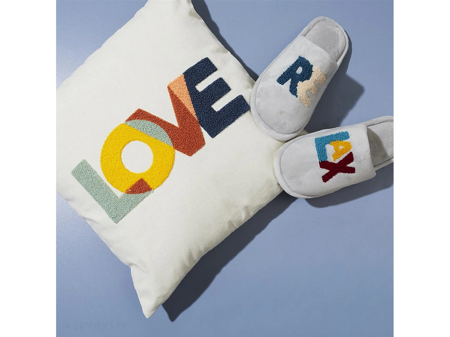 Coussin déhoussable 40x40 cm collection COLOR modèle Love multicolore