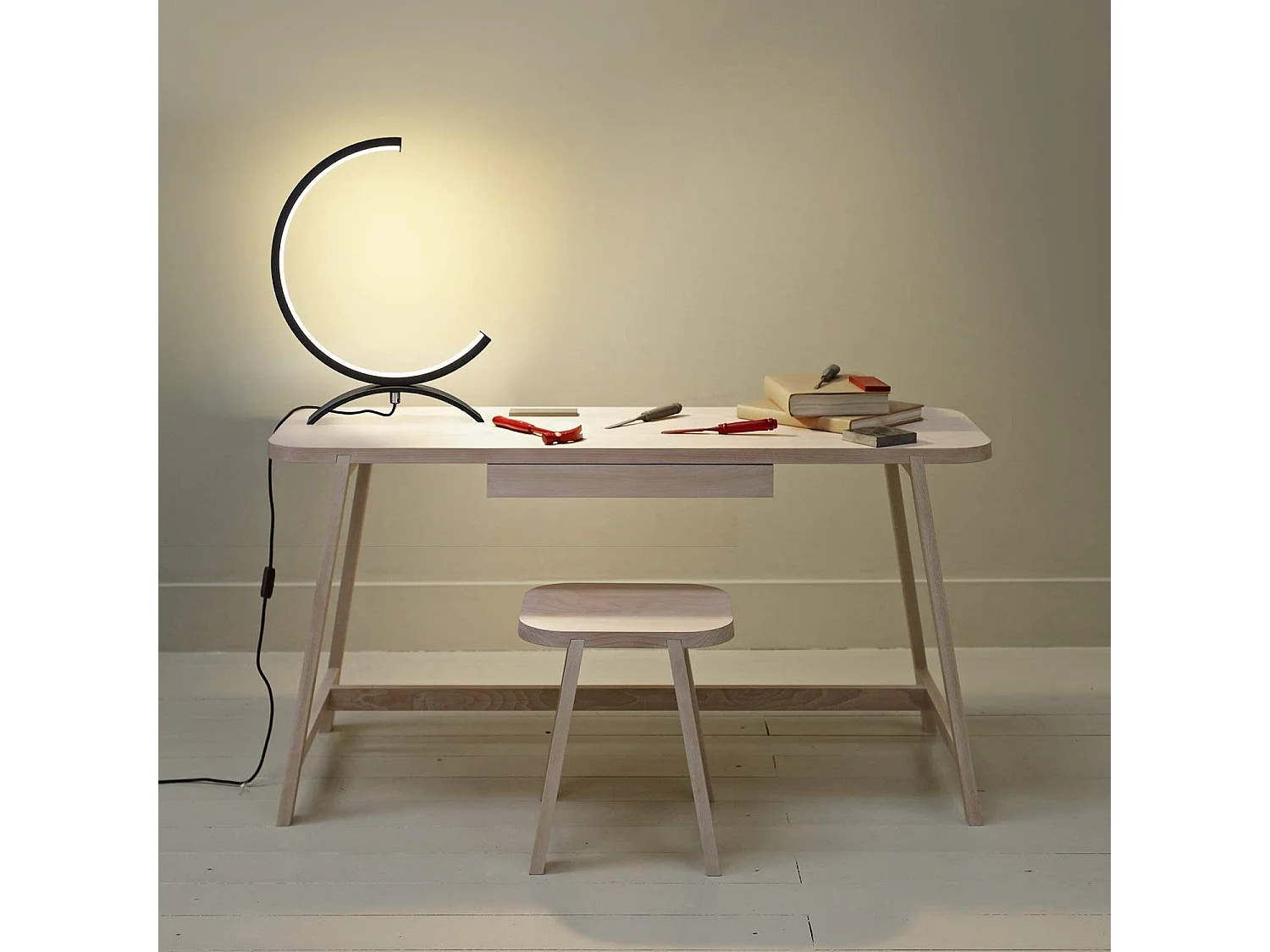 NETTLIFE Lampe de table Led de table à intensité variable - Lampe de chevet noire 7W Design moderne Lampe de lecture avec câble 3M