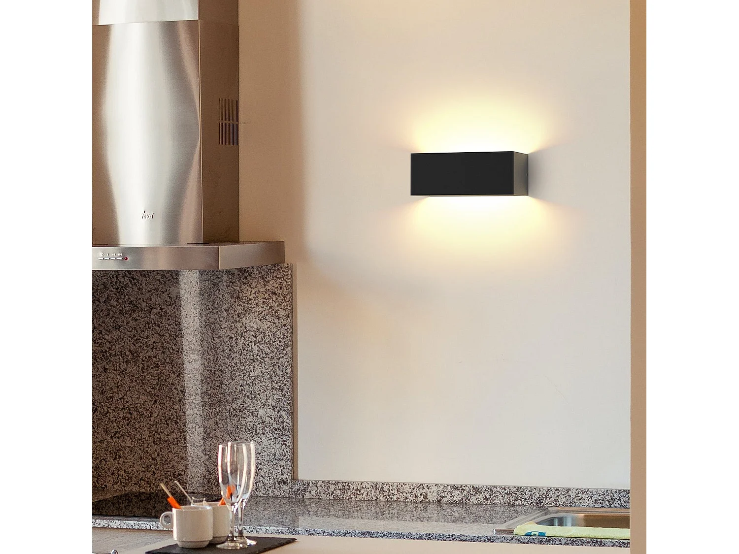 NETTLIFE LED Applique murale intérieure - 2 ver Eclairage mural noir 5W Spot mural Up Down Lampe d'escalier Faisceau réglable 3000K Blanc chaud