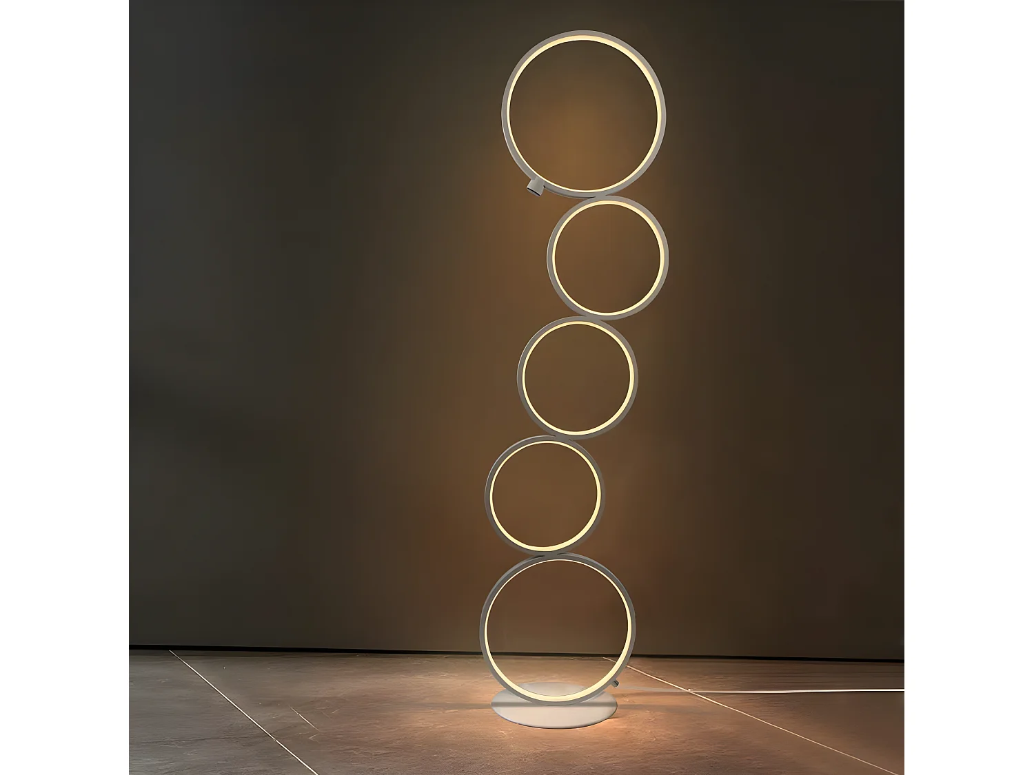 NETTLIFE moderne witte LED - lamp met 32W warm wit, aan - aan - uit - drukknop, opstaande lamp met 5 ringen voor woonkamer of kantoor.