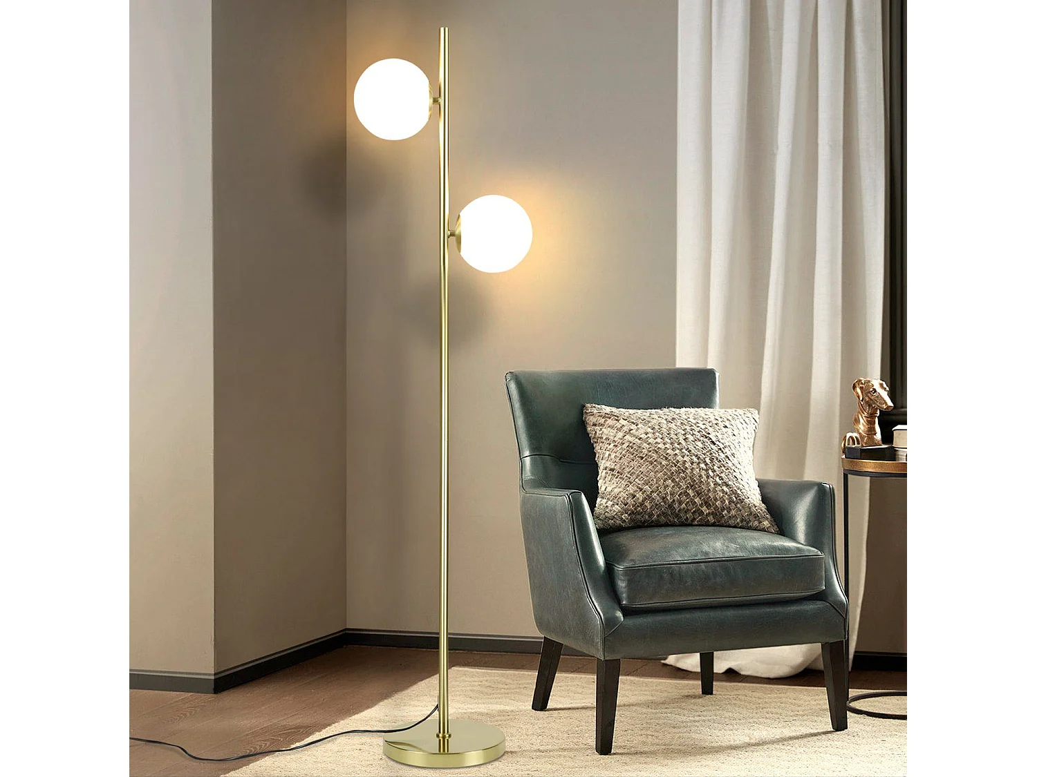 NETTLIFE Moderne woonkamerlamp - Goudontwerp lamp met E27-holder, voetschakelaar en een hoogte van 166 cm.