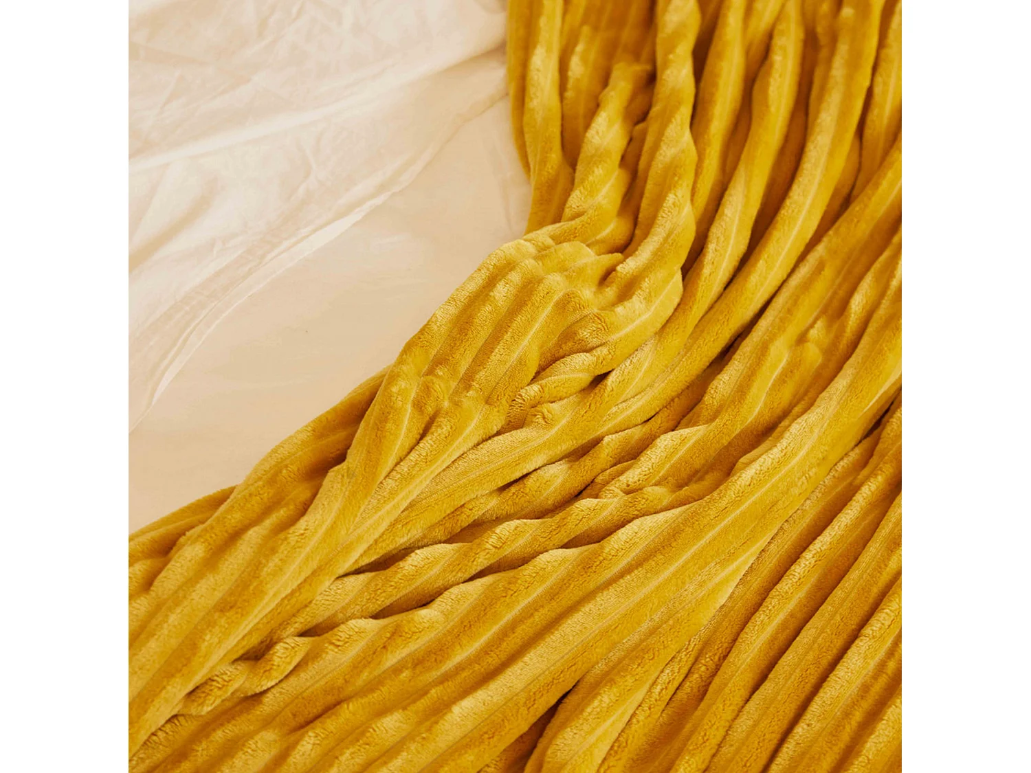 Couverture 100% polyester 240x260 cm microvelours DOLCE jaune miel