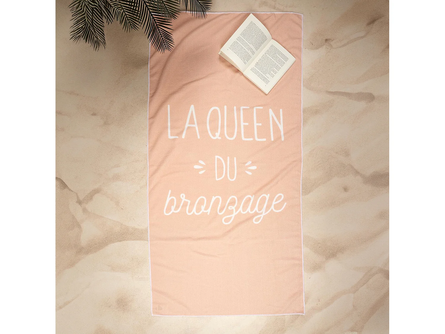 Drap de plage 70x140 cm en polyester collection KANEOHE modèle "La queen du bronzage" rose