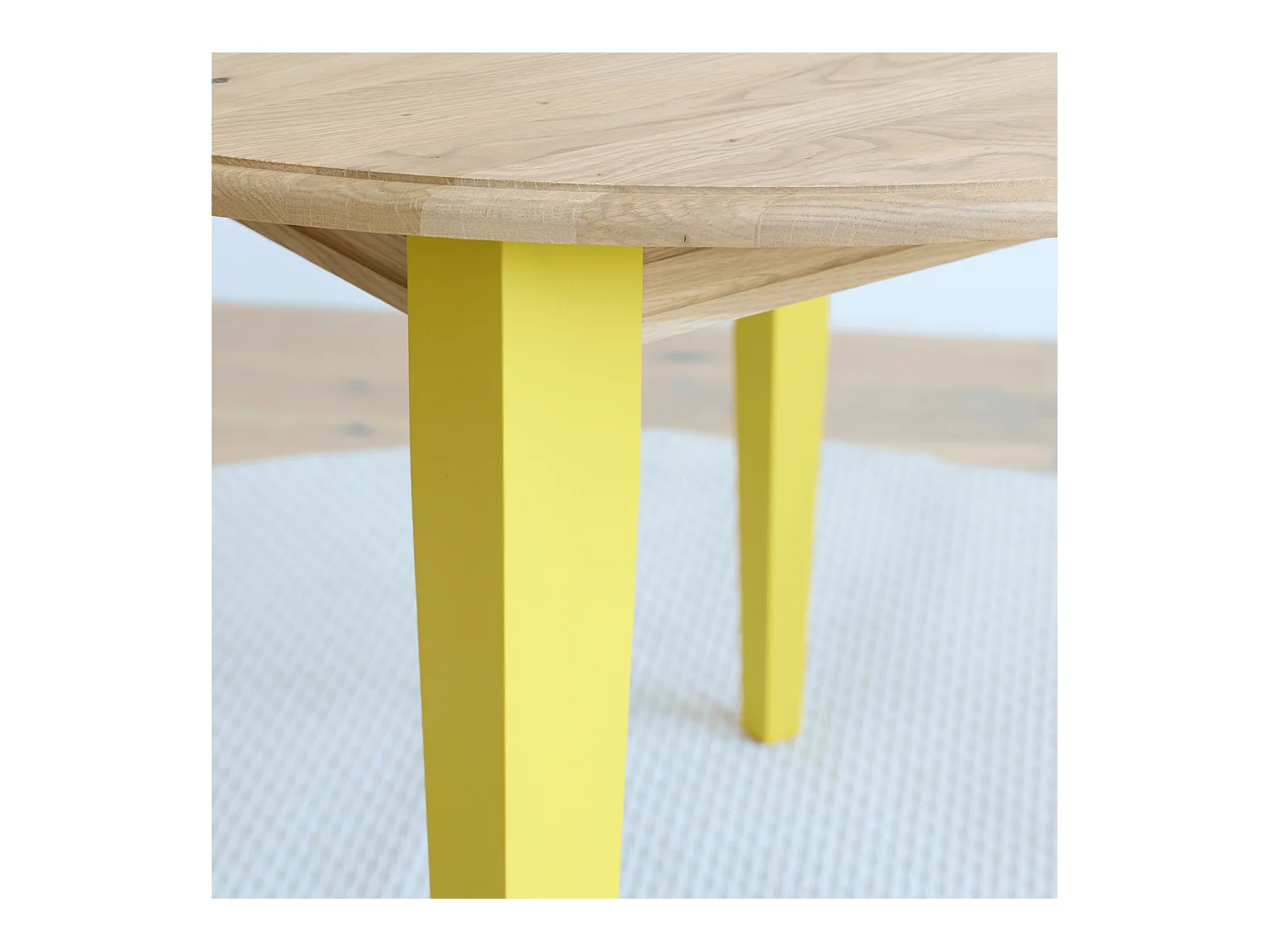 Table ronde extensible en bois 4/6 places D105 pieds colorés - VICTORIA