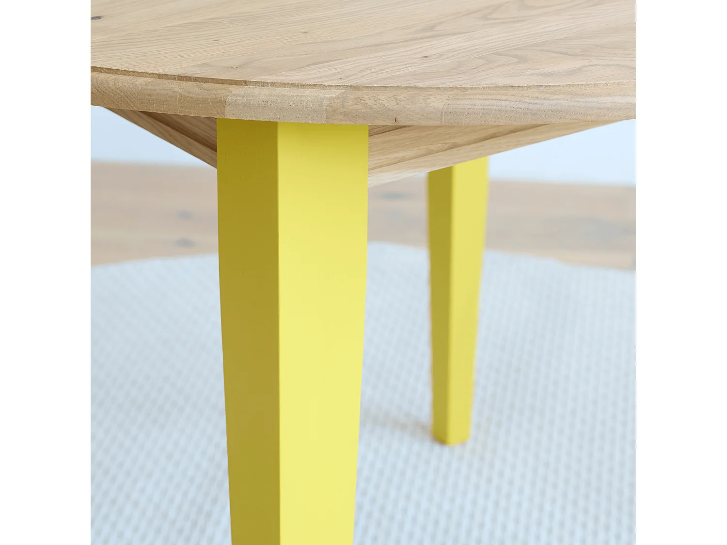 Table ronde extensible en bois 4/6 places D105 pieds colorés - VICTORIA