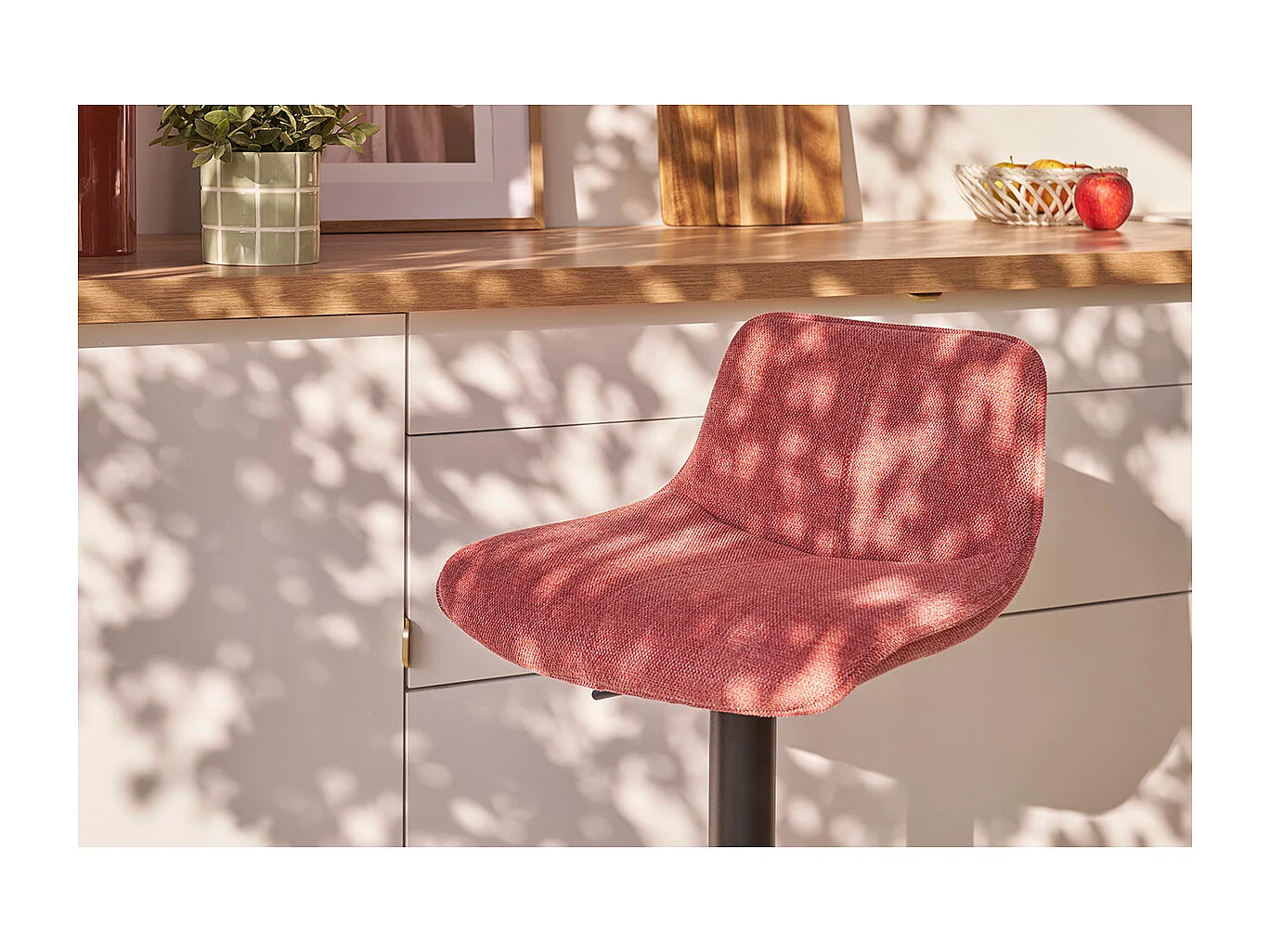 Tabourets de bar réglables pivotants 360° en tissu effet velours texturé terracotta et métal noir (lot de 2) BOOST