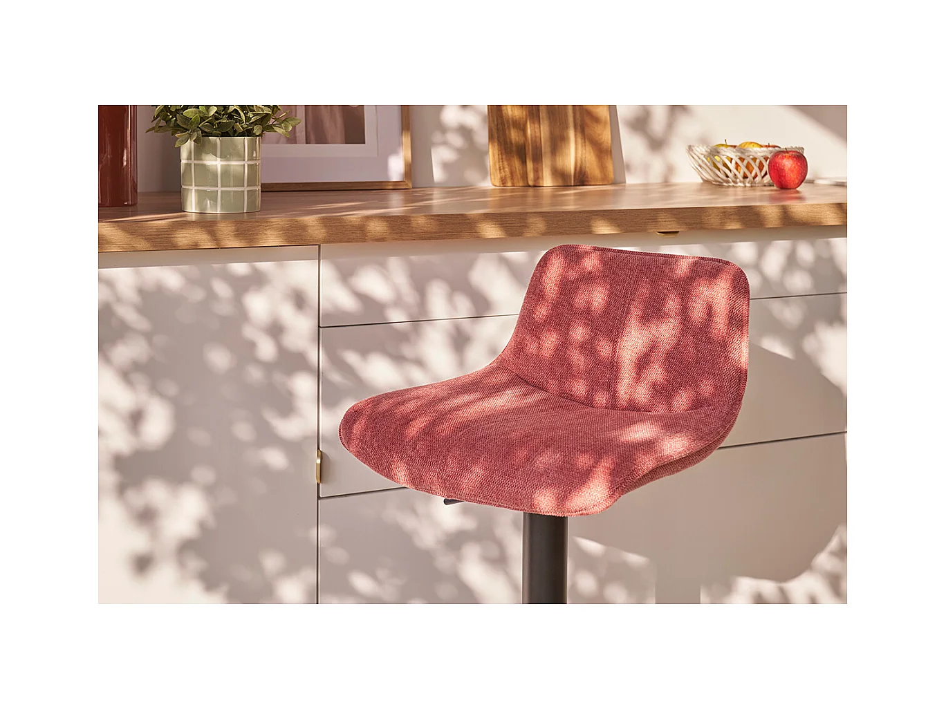 Barhocker höhenverstellbar und um 360° drehbar aus Stoff mit strukturiertem Samteffekt in Terracotta und schwarzem Metall (2er-Set) BOOST