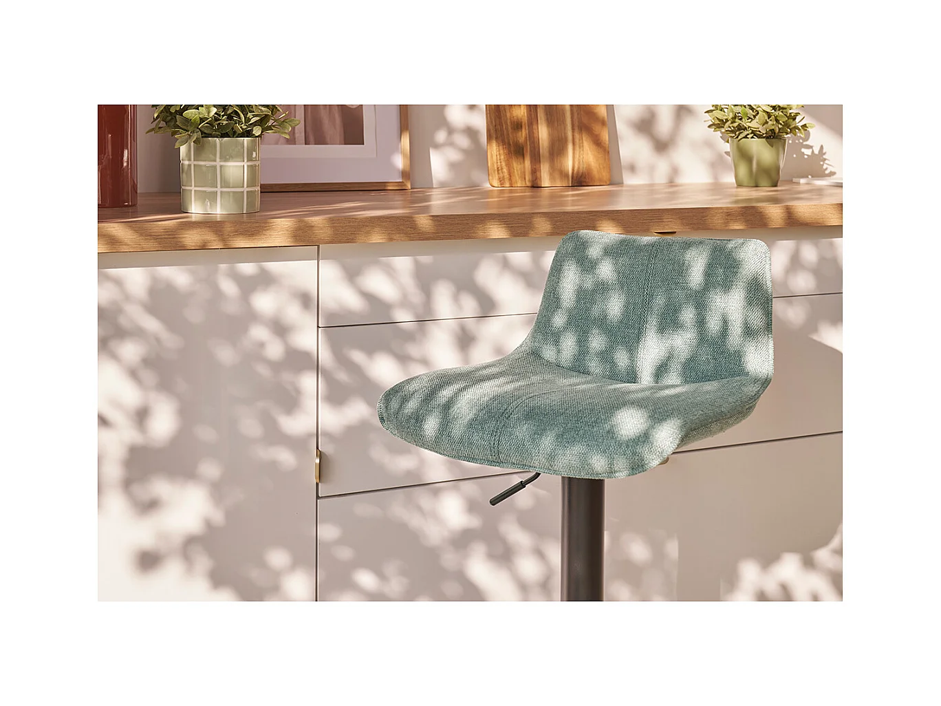 Sgabelli da bar regolabili in tessuto effetto velluto testurizzato verde acquamarina e metallo (set di 2) BOOST