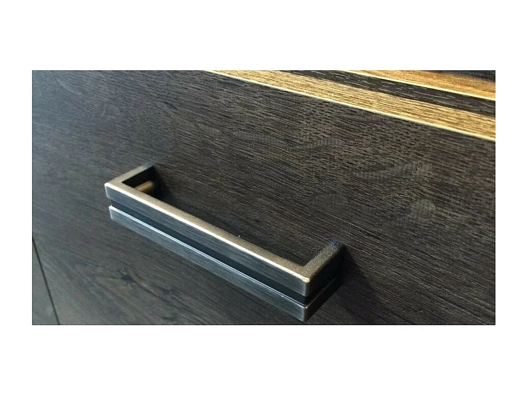 Grande cassettiera in frassino scuro con maniglie in metallo Forever