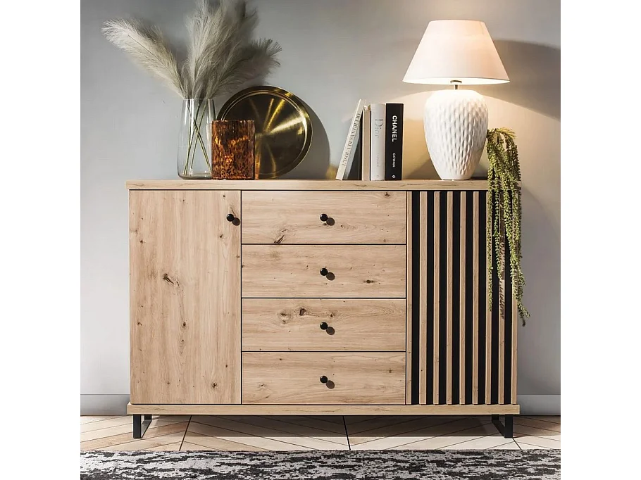 Buffet bas aspect chêne avec 2 portes et 4 tiroirs et pieds en métal noir Hendall