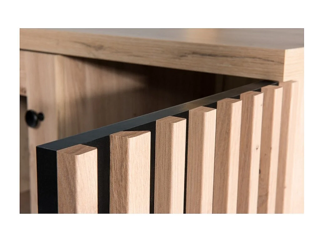Buffet bas aspect chêne avec 2 portes et 4 tiroirs et pieds en métal noir Hendall