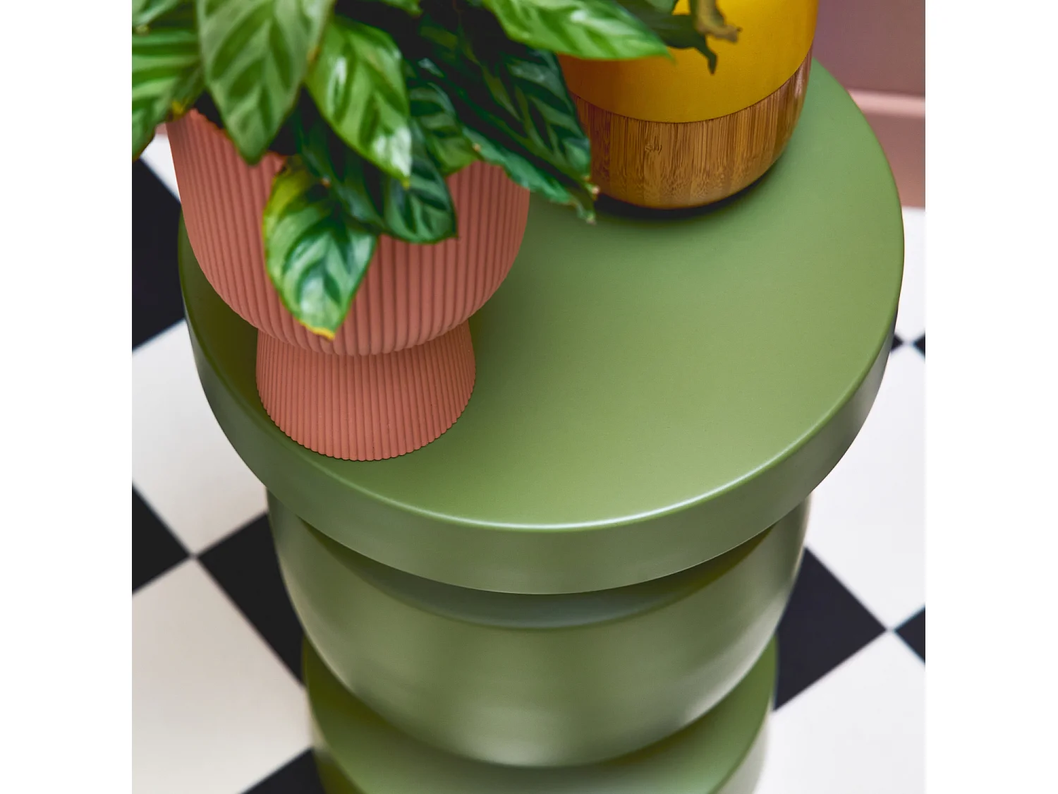 Mesa auxiliar de metal kaki oscuro