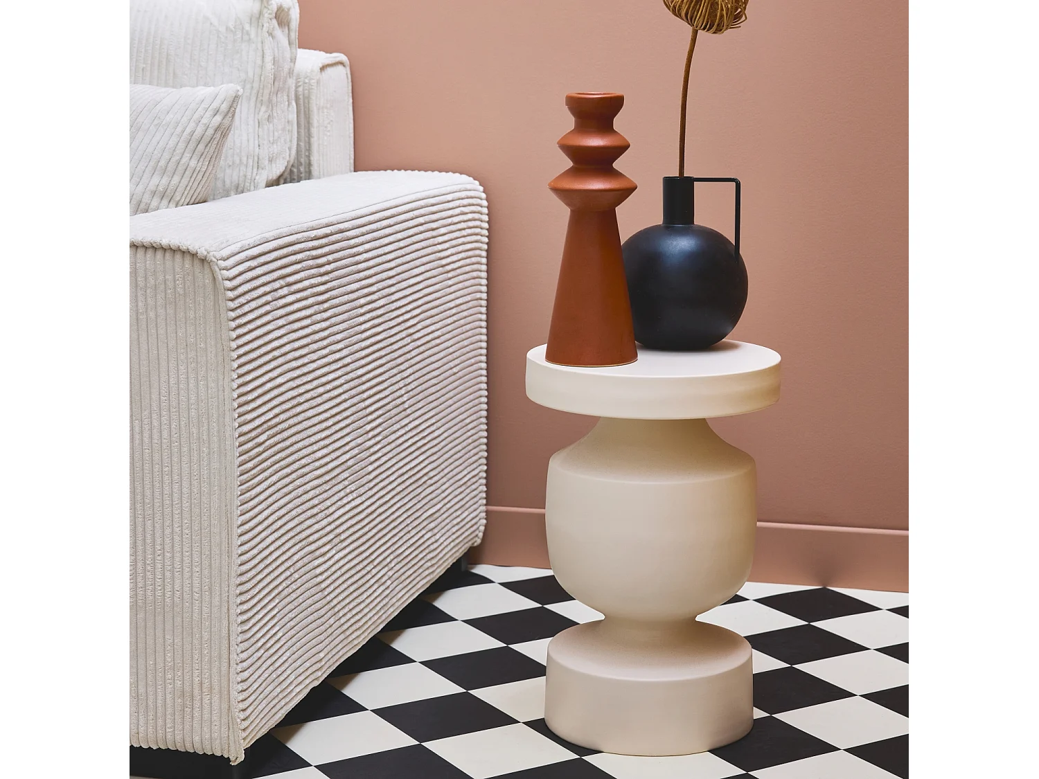 Tavolino, fine divano, comodino in metallo, crema