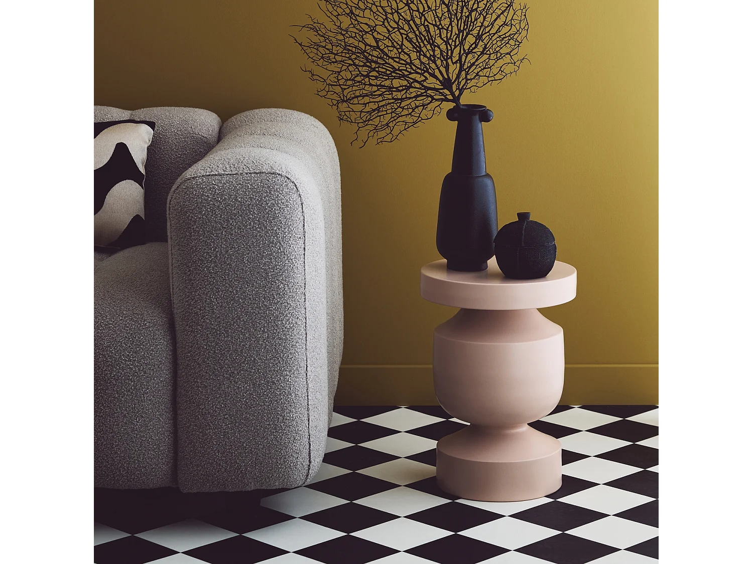 Tavolino, fine divano, comodino in metallo, rosa