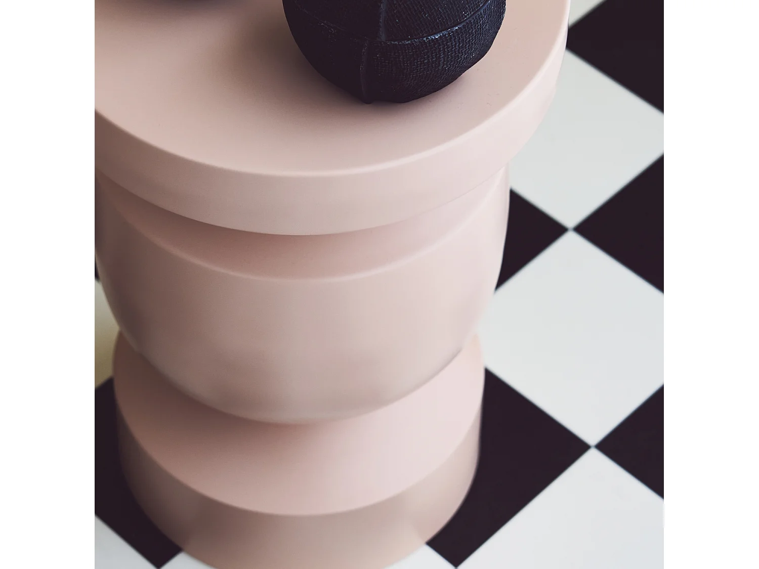 Tavolino, fine divano, comodino in metallo, rosa