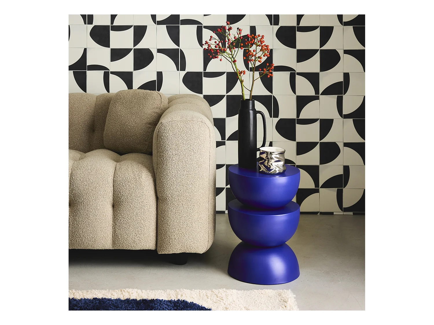 Mesa auxiliar o mesita de metal azul