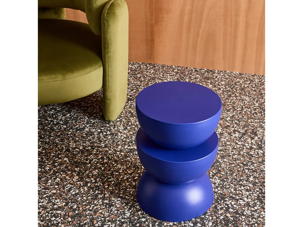 Mesa auxiliar o mesita de metal azul