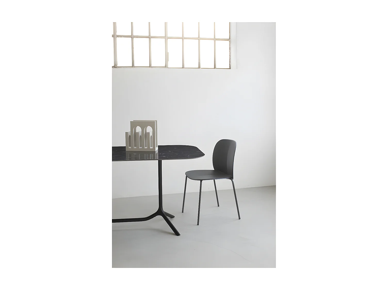 Chaise empilable Mentha recyclée par SCAB