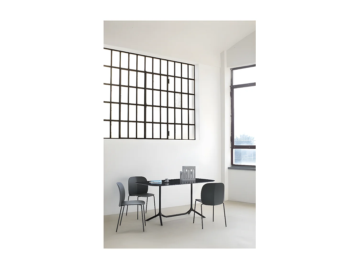 Chaise empilable Mentha recyclée par SCAB