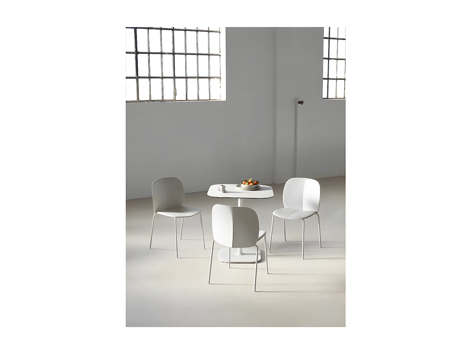 Chaise empilable Mentha recyclée par SCAB