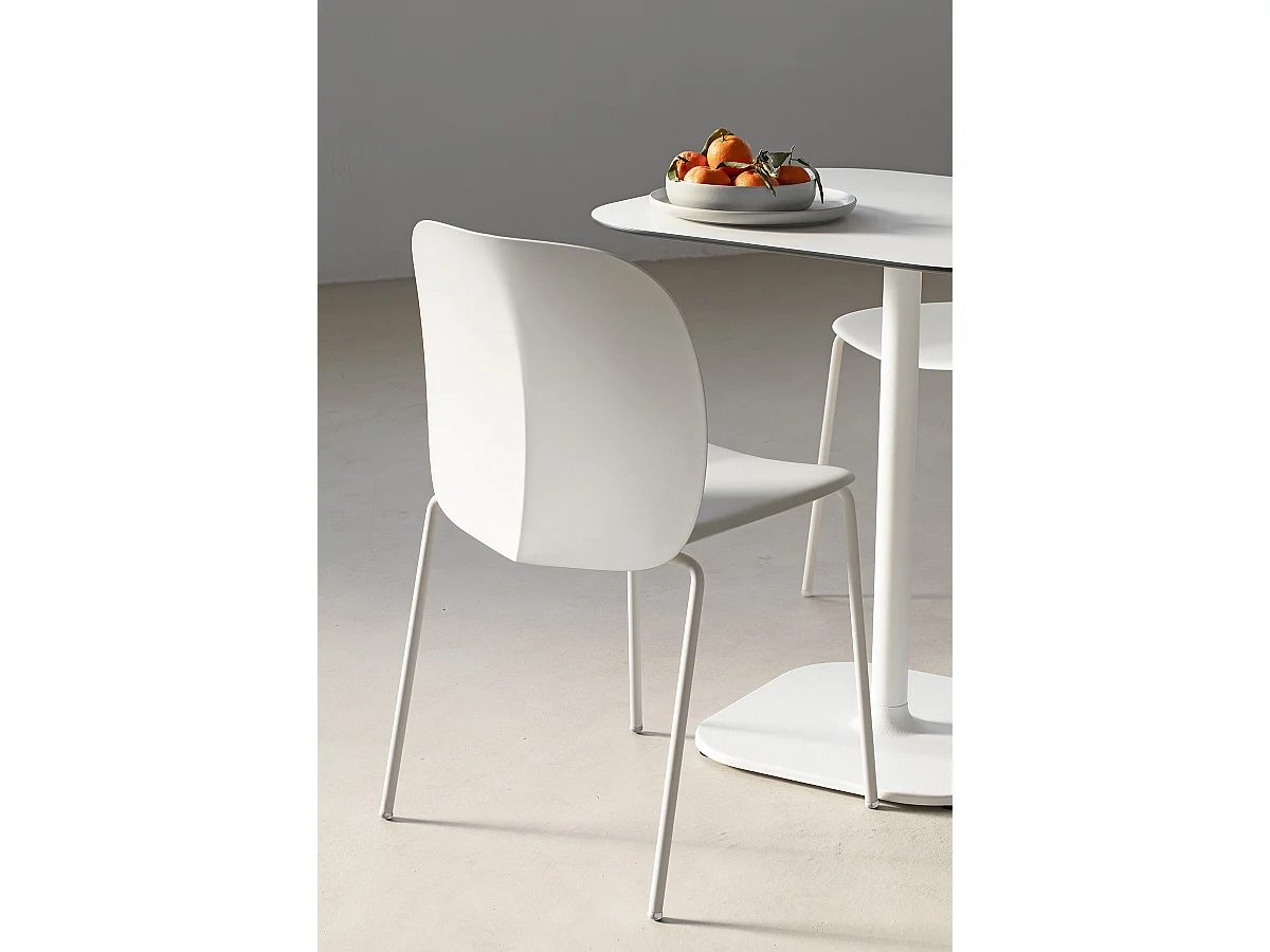 Chaise empilable Mentha recyclée par SCAB