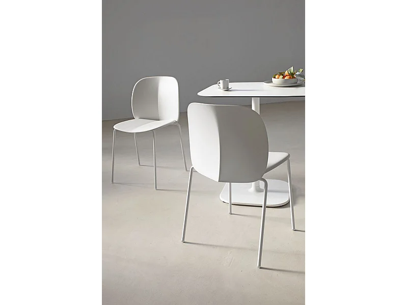 Chaise empilable Mentha recyclée par SCAB