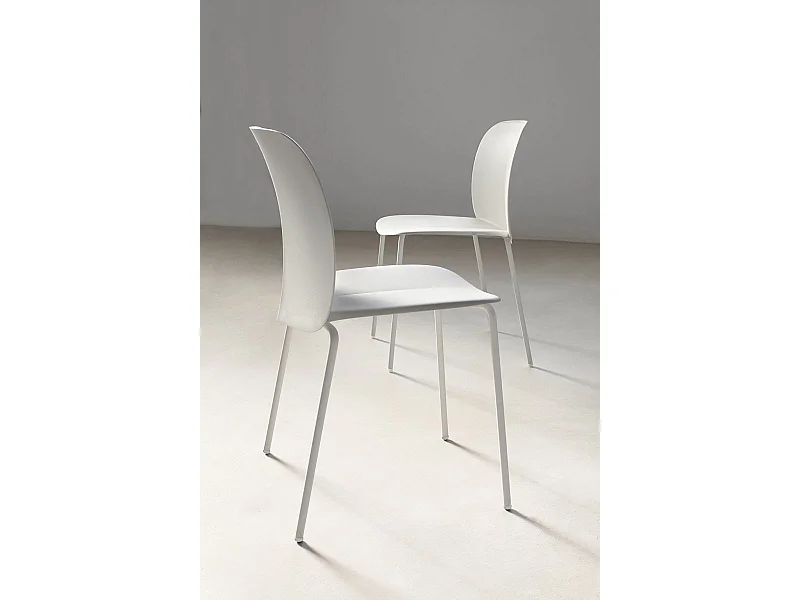 Chaise empilable Mentha recyclée par SCAB