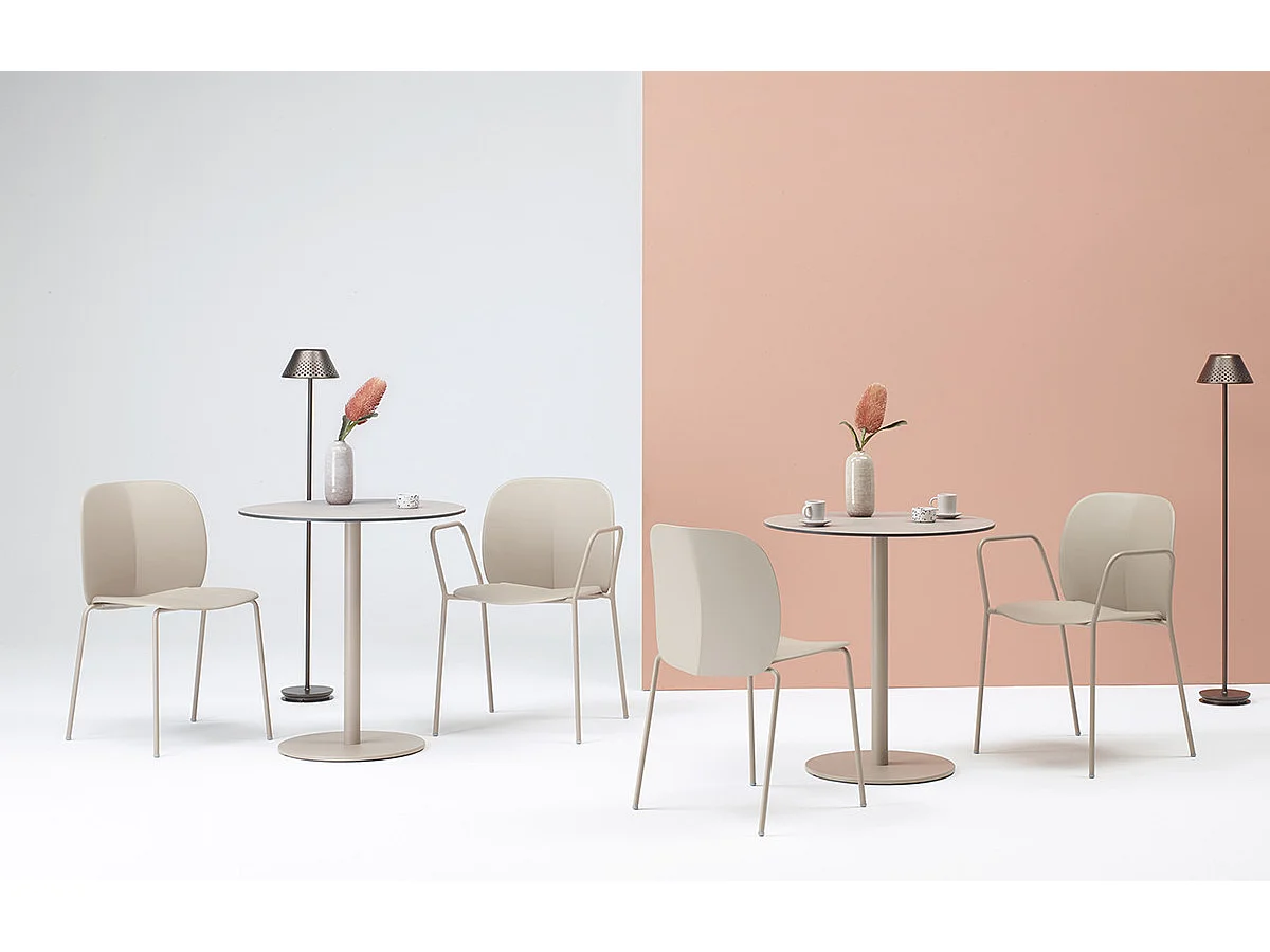 Chaise empilable Mentha recyclée par SCAB