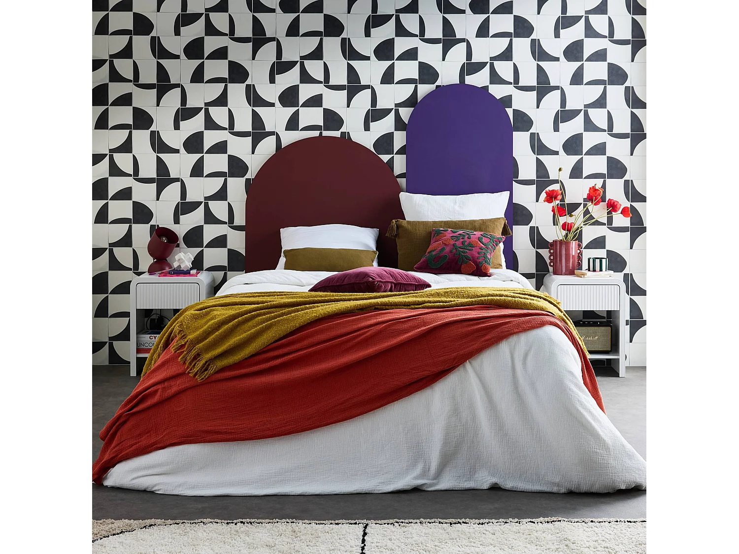 Set 2 comodini effetto legno scanalato, 1 cassetto, 1 ripiano , bianco