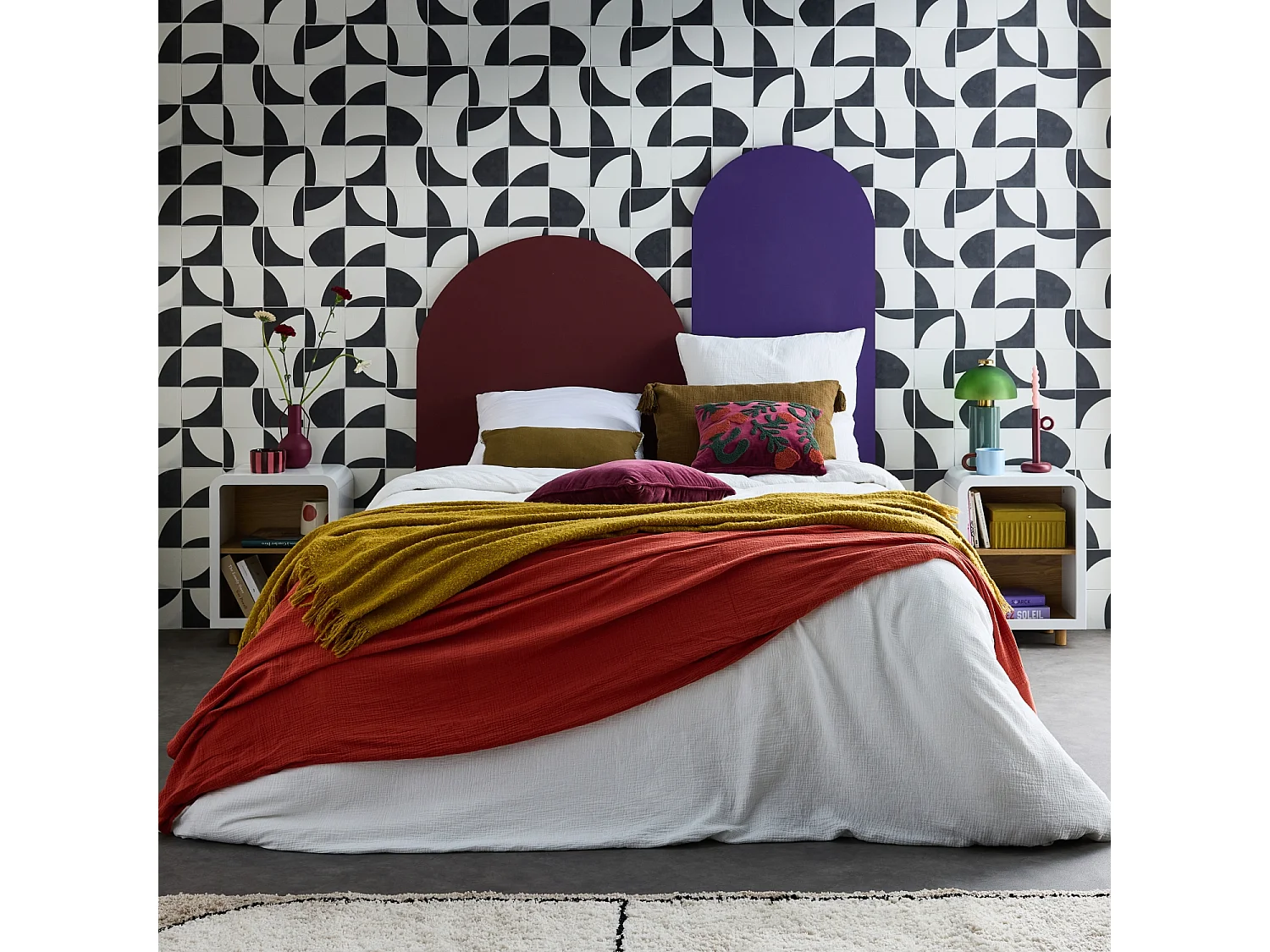 Set 2 comodini effetto legno con 2 nicchie , bianco