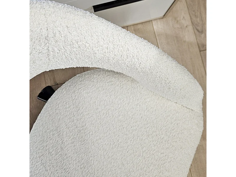 Fauteuil de bureau en tissu bouclette écru avec piètement noir - MARTY