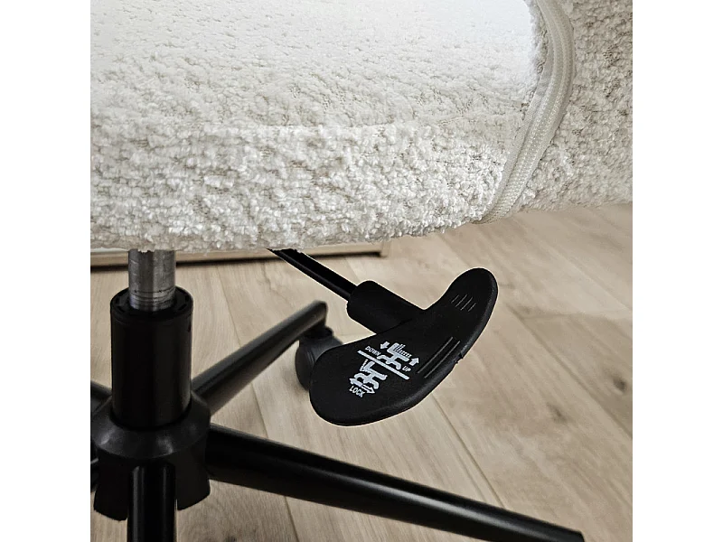 Fauteuil de bureau en tissu bouclette écru avec piètement noir - MARTY