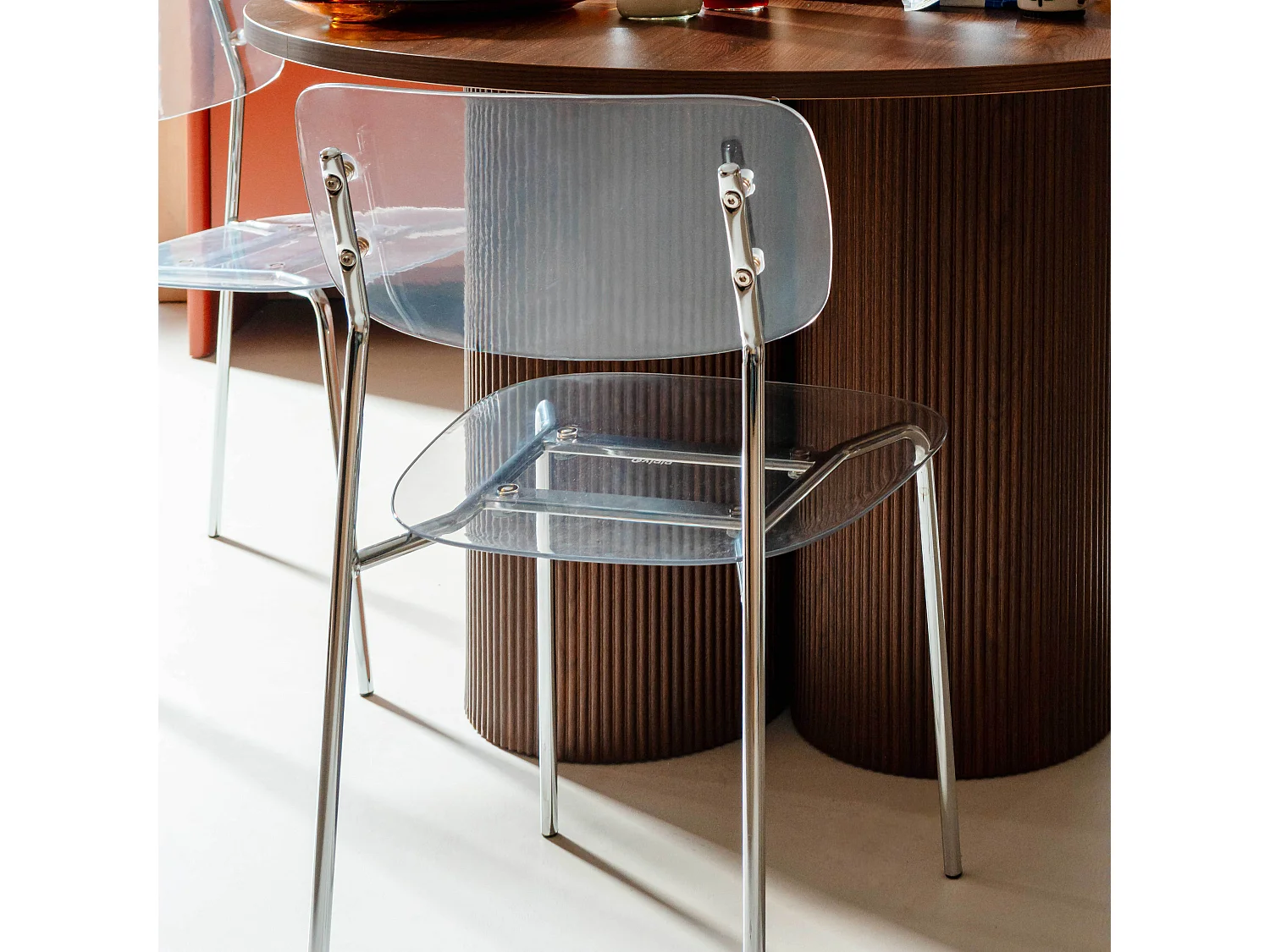 Lot de 2 chaises transparentes en acier et plastique